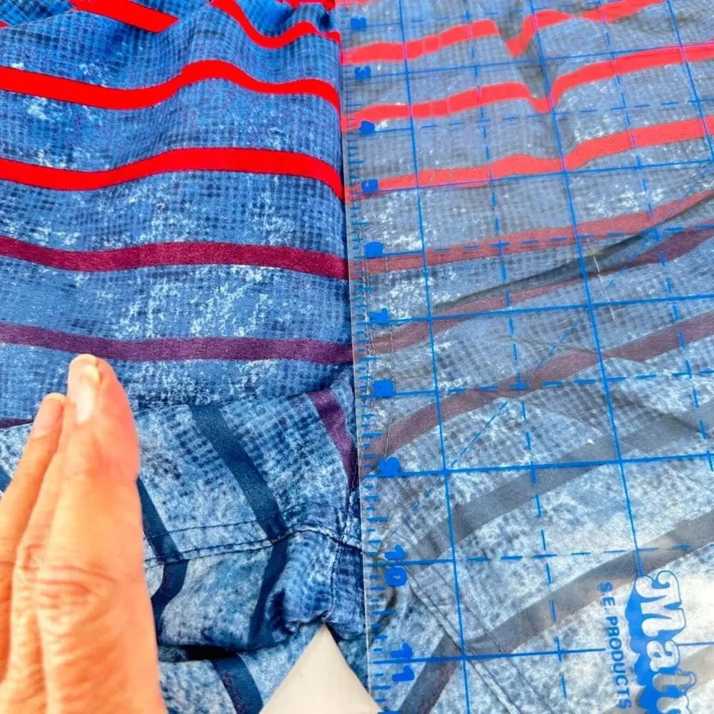 Under Armour Boys Swim Trunks YXL Blue Red Stripe Lined Mesh Shorts